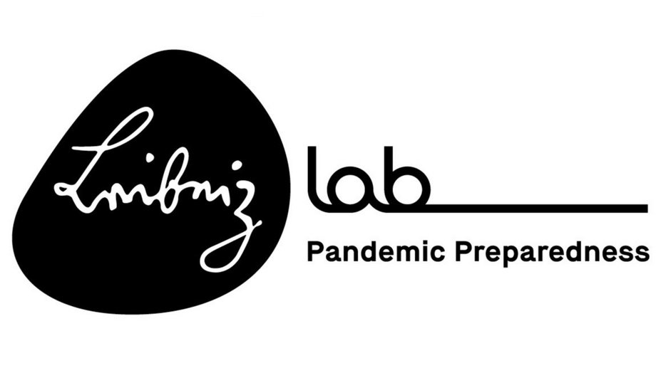 The logo of the Leibniz Lab Pandemic Preparedness: Leibniz's historic signature in white on a black oval, with the words "lab" in black on white to the right and "Pandemic Preparedness" below it.